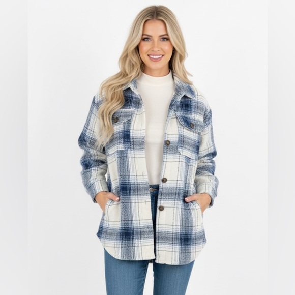 Time and Tru blue plaid shacket size medium with pockets - Picture 1 of 8